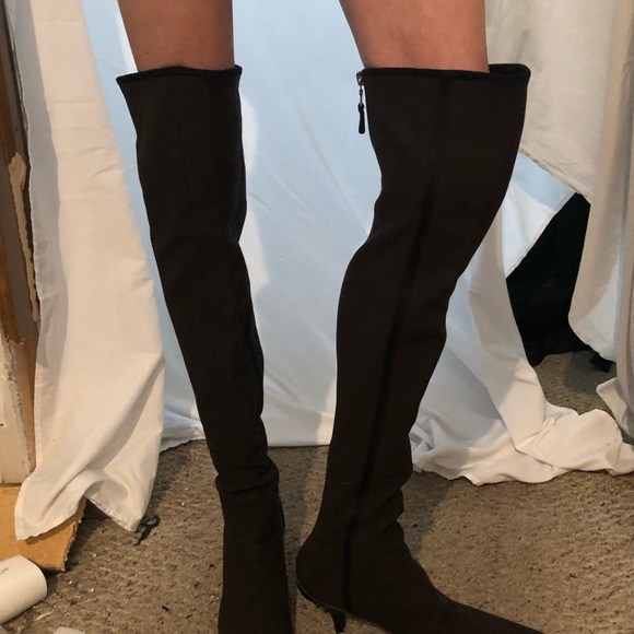 Size 8.  Like new worn once. Excellent condition. In original box and dust bag. - Picture 4 of 7